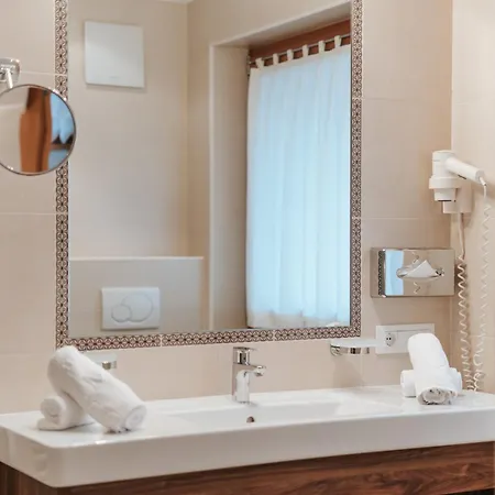 Mirabel Hotel 3*